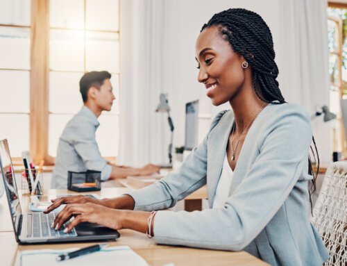 Posture sédentaire au travail : Les risques et solutions à connaître