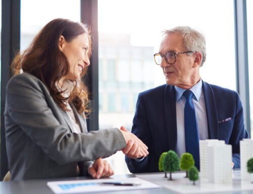 Loi Seniors 2025 : Ce qui change pour l’emploi, le dialogue social et les transitions professionnelles