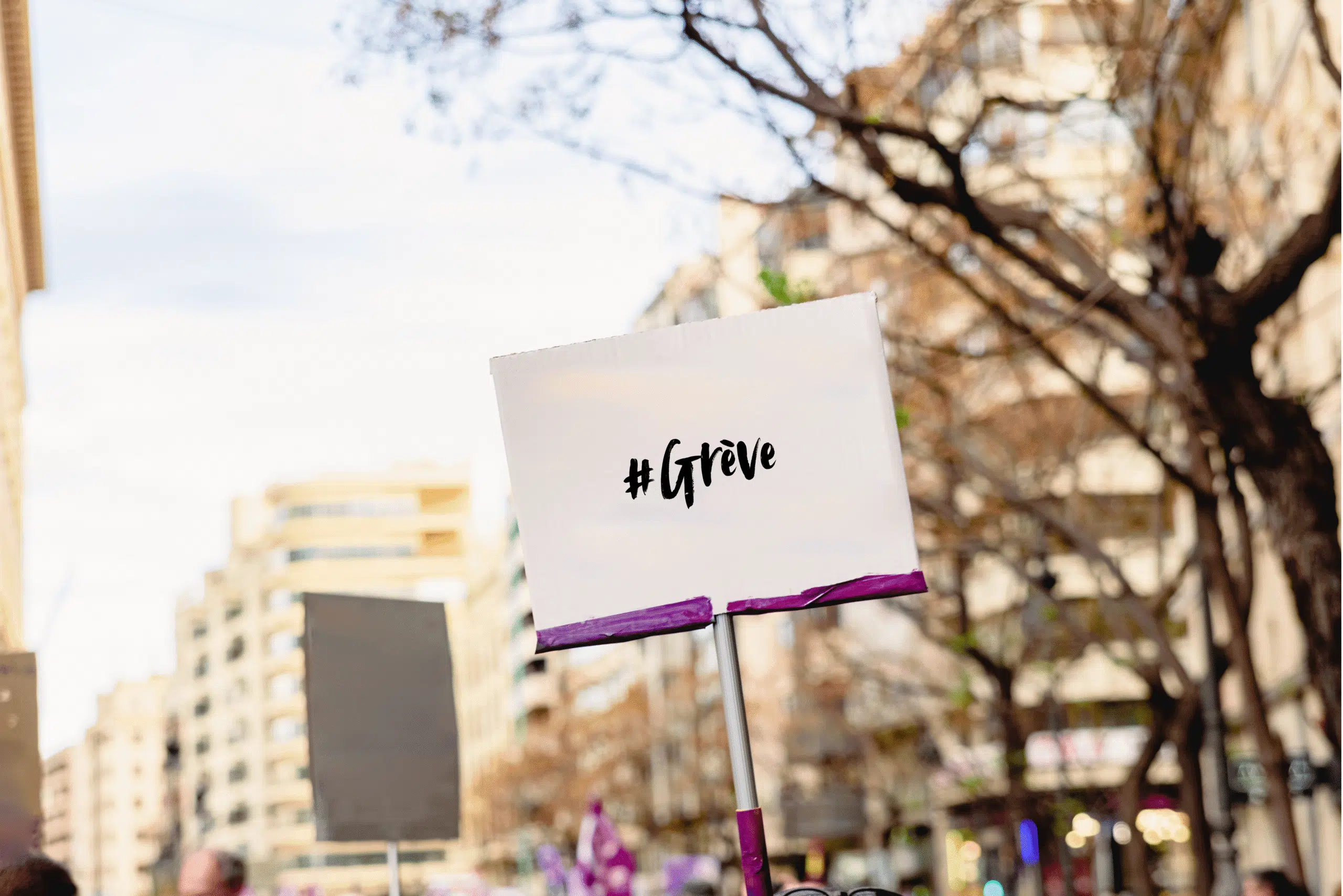 Le droit de grève : Guide complet pour salariés et employeurs